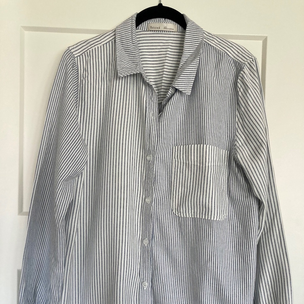 EUC Becool Button Down Pinstripe Women’s Large business casual blue white